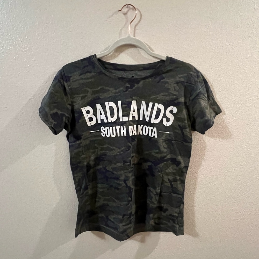 Badlands South Dakota Women’s Camo Tee - Green